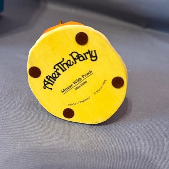 Vintage Mouse Figurine After The Party Mice Munro Anthropomorphic Peach Fruit - Picture 4 of 4